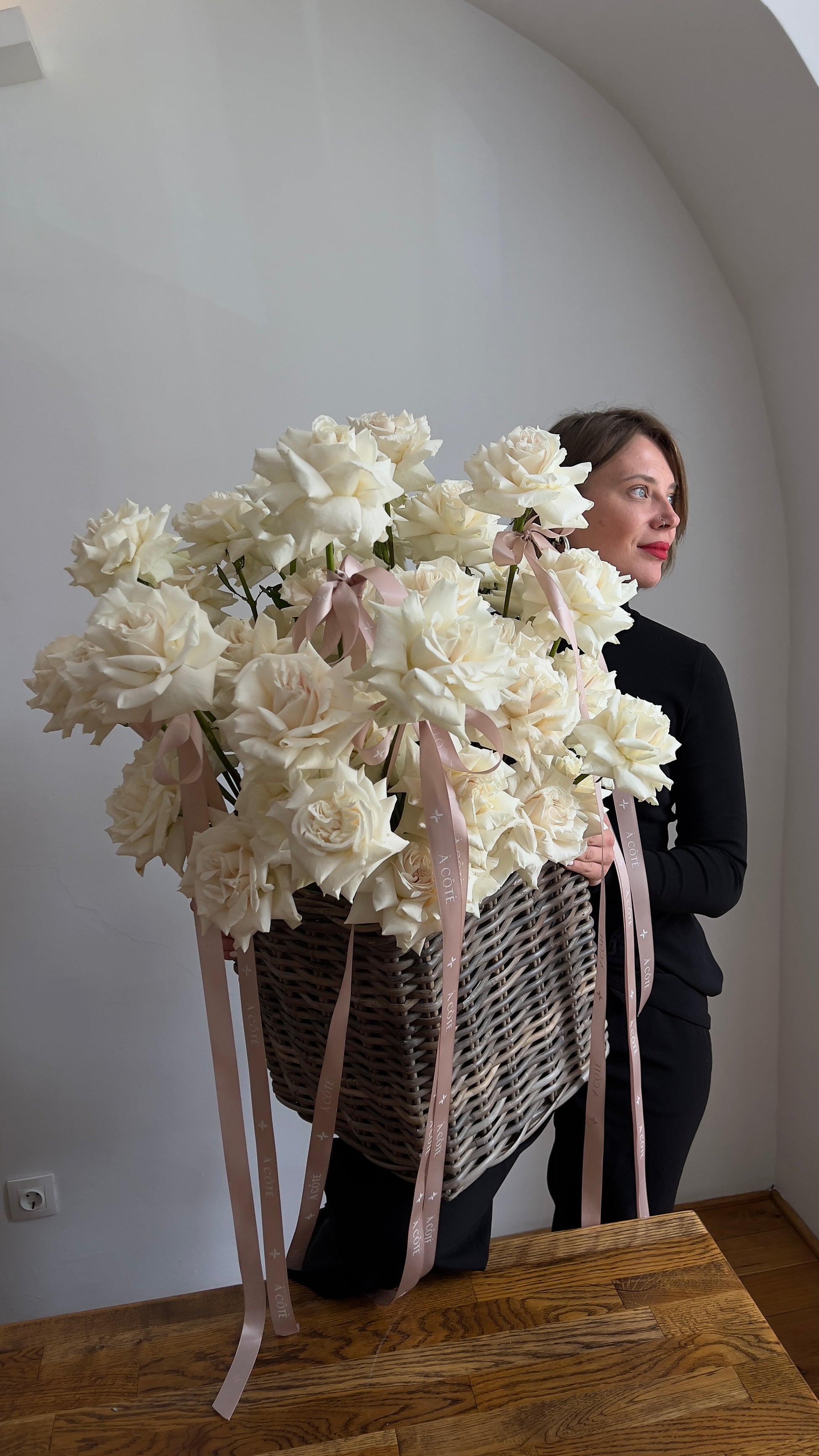 Playa Blanca - cos cu 51 trandafiri albi