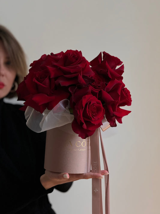 Cutie 13 trandafiri rosii