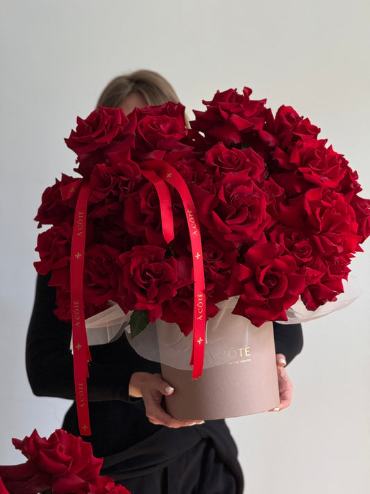 Cutie 45 trandafiri rosii